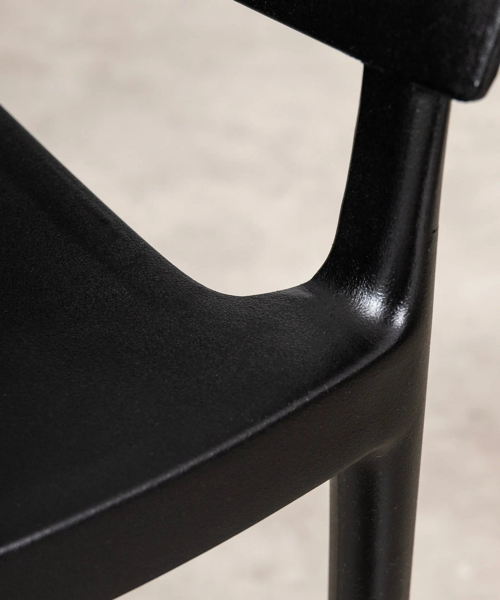 Chaise empilable en polypropylène avec accoudoirs Liam