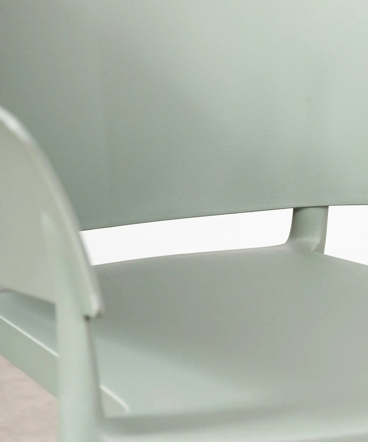 Chaise empilable en polypropylène avec accoudoirs Liam