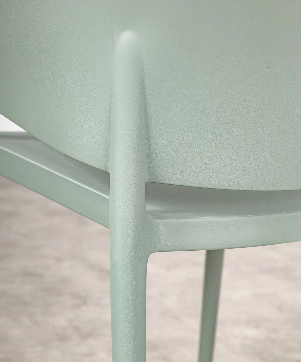 Chaise empilable en polypropylène avec accoudoirs Liam