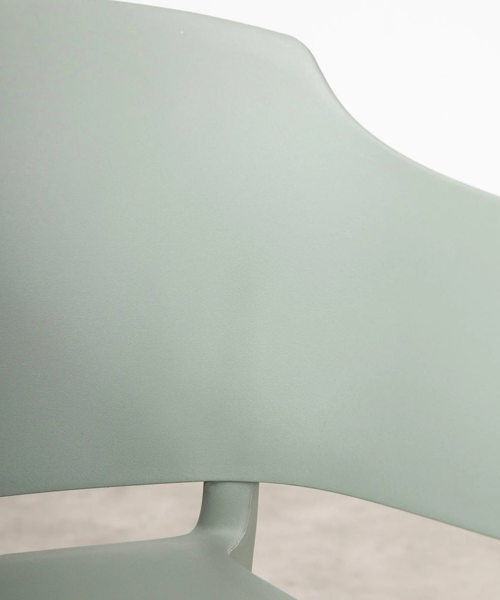 Chaise empilable en polypropylène avec accoudoirs Liam