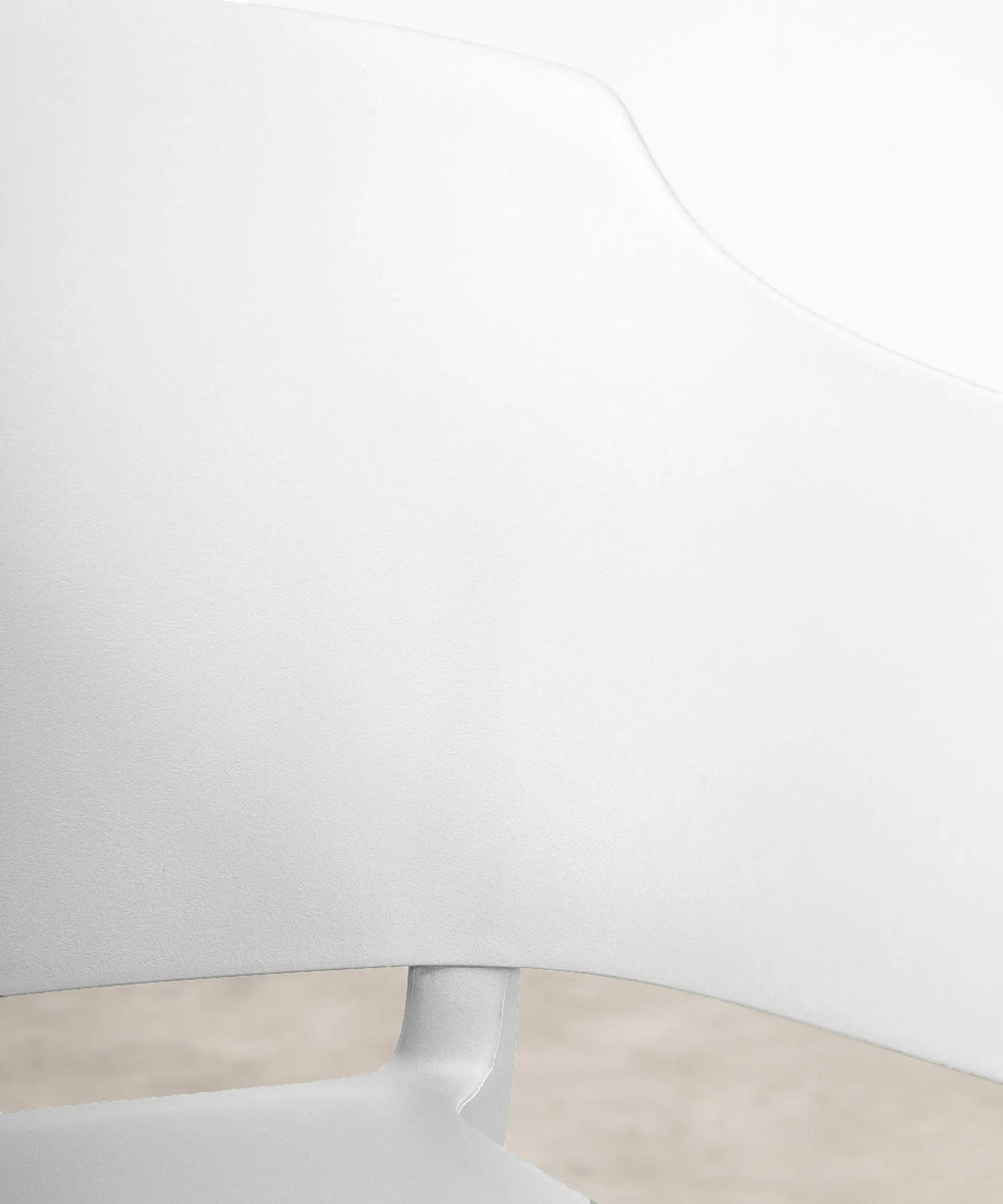 Chaise empilable en polypropylène avec accoudoirs Liam