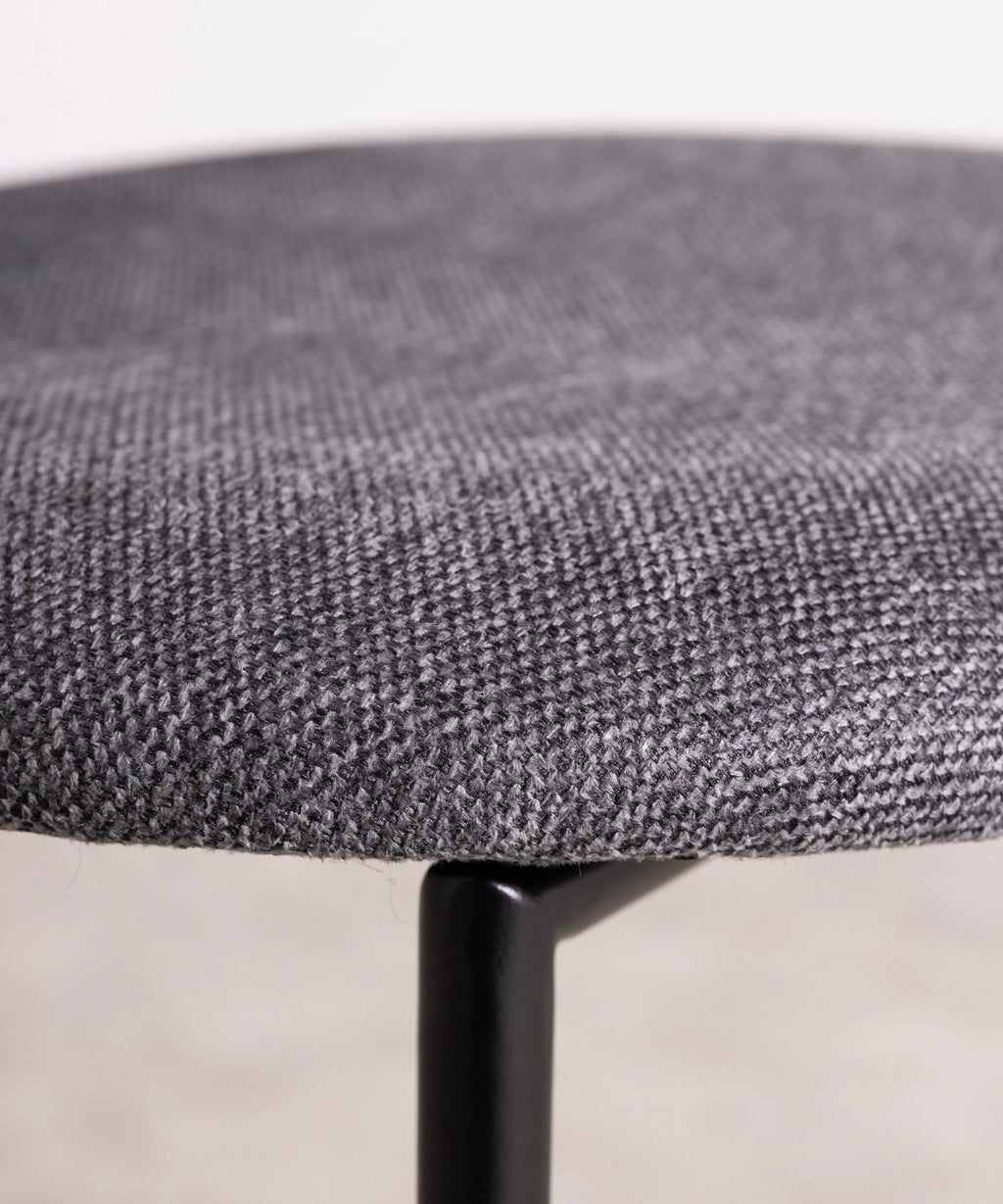 Chaise de salle à manger en tissu et métal Maruchi