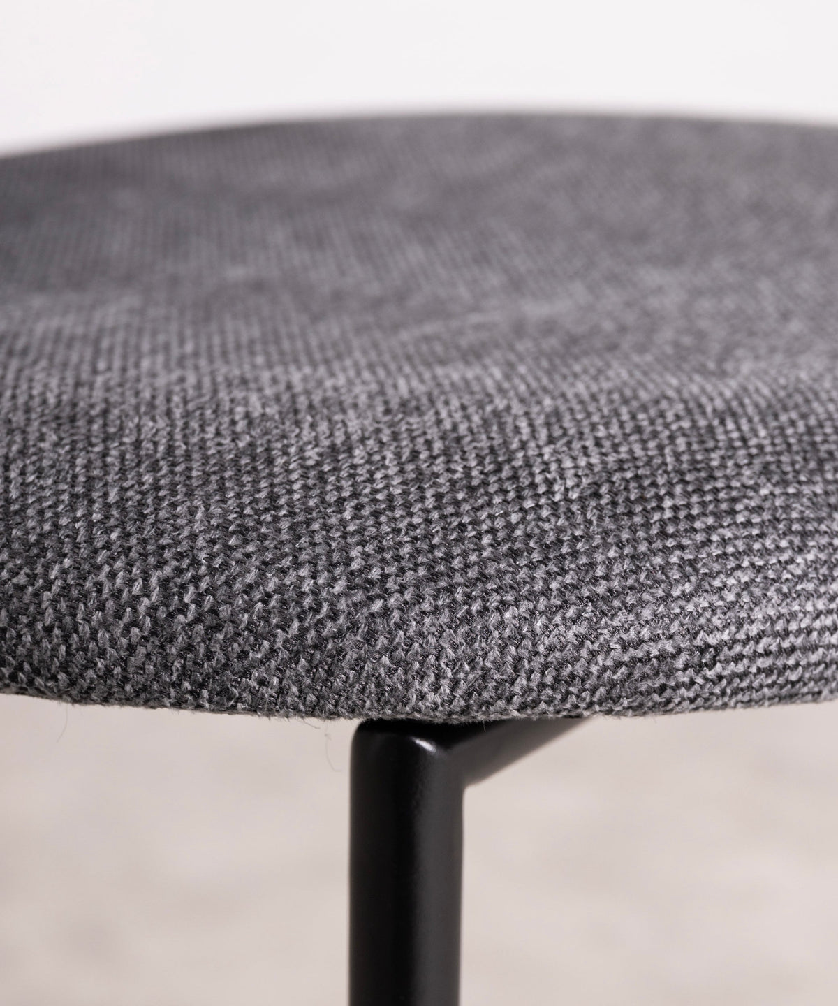 Chaise de salle à manger en tissu et métal Maruchi