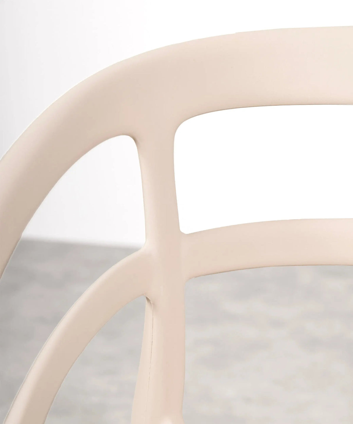 Chaise empilable en polypropylène avec accoudoirs Nil