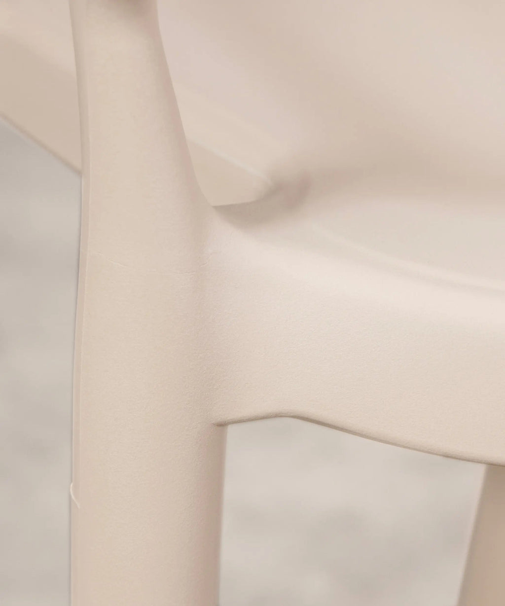 Chaise empilable en polypropylène avec accoudoirs Nil