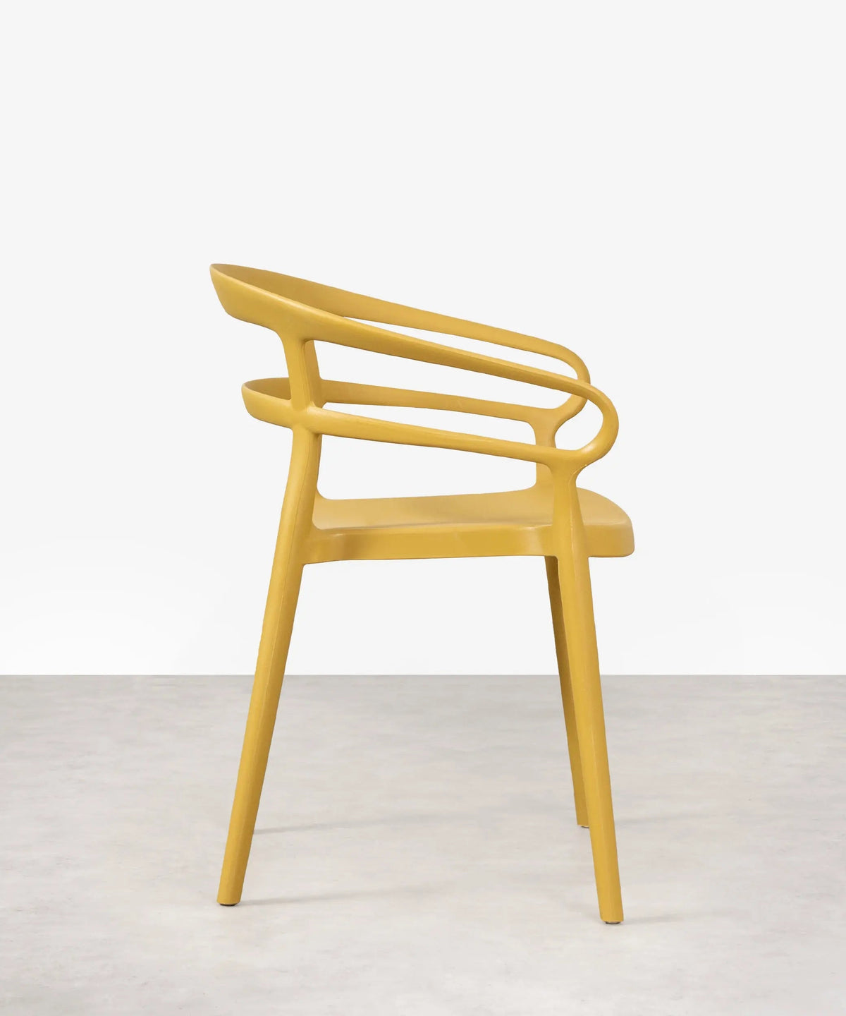 Chaise empilable en polypropylène avec accoudoirs Nil