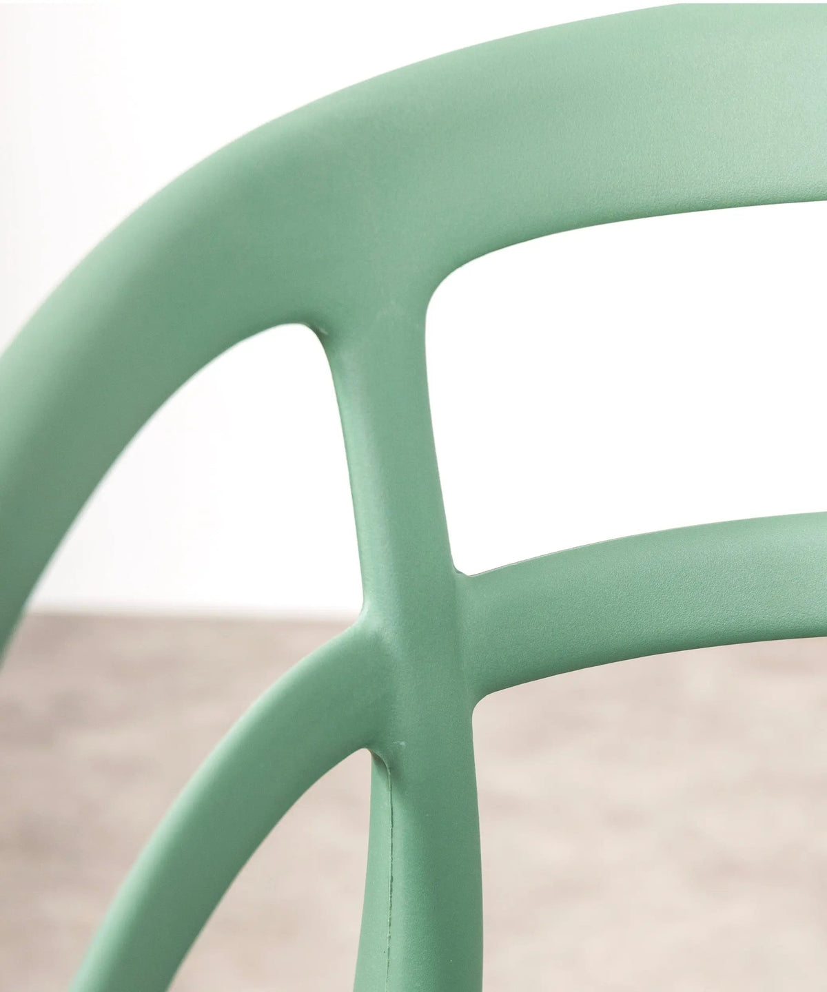 Chaise empilable en polypropylène avec accoudoirs Nil