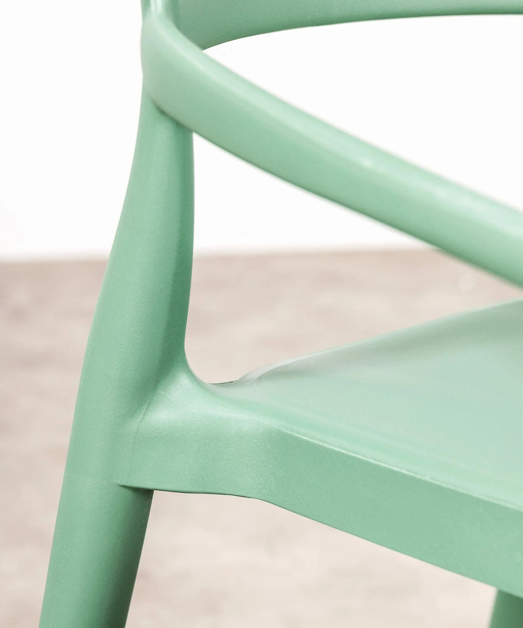 Chaise empilable en polypropylène avec accoudoirs Nil