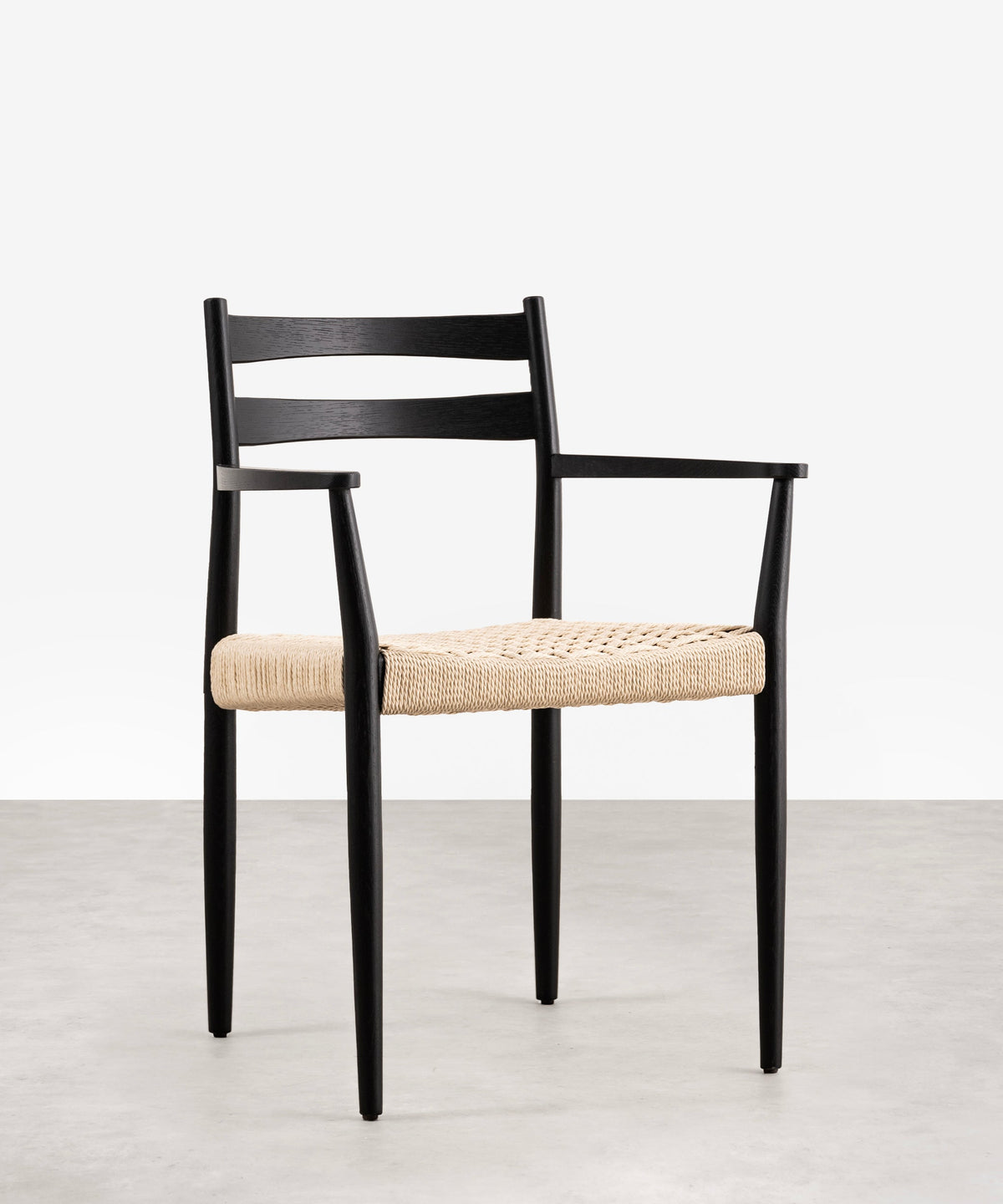 Chaise de salle à manger en bois et corde tressée Nona Arms