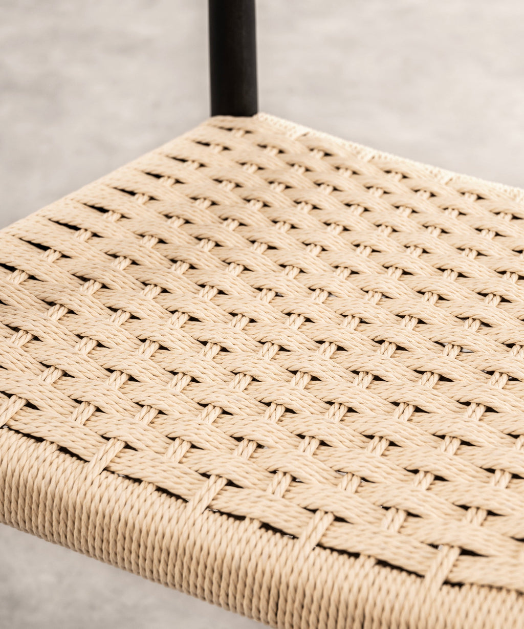 Chaise de salle à manger en bois et corde tressée Nona Arms