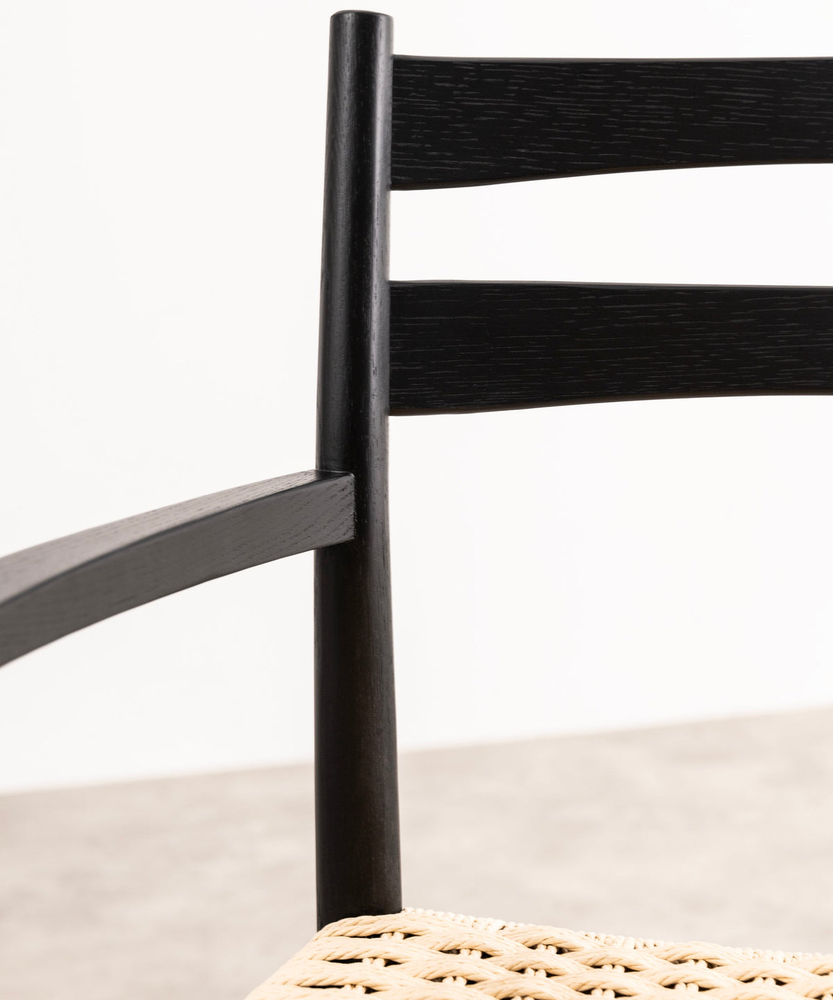 Chaise de salle à manger en bois et corde tressée Nona Arms