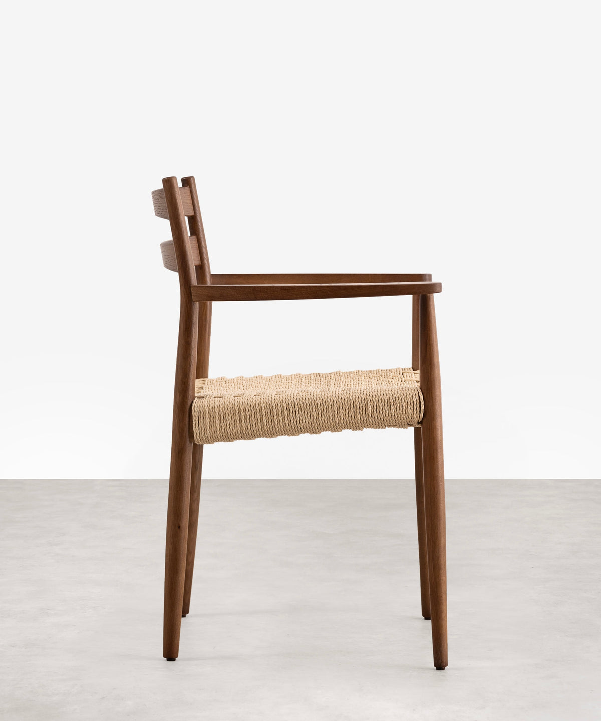 Chaise de salle à manger en bois et corde tressée Nona Arms