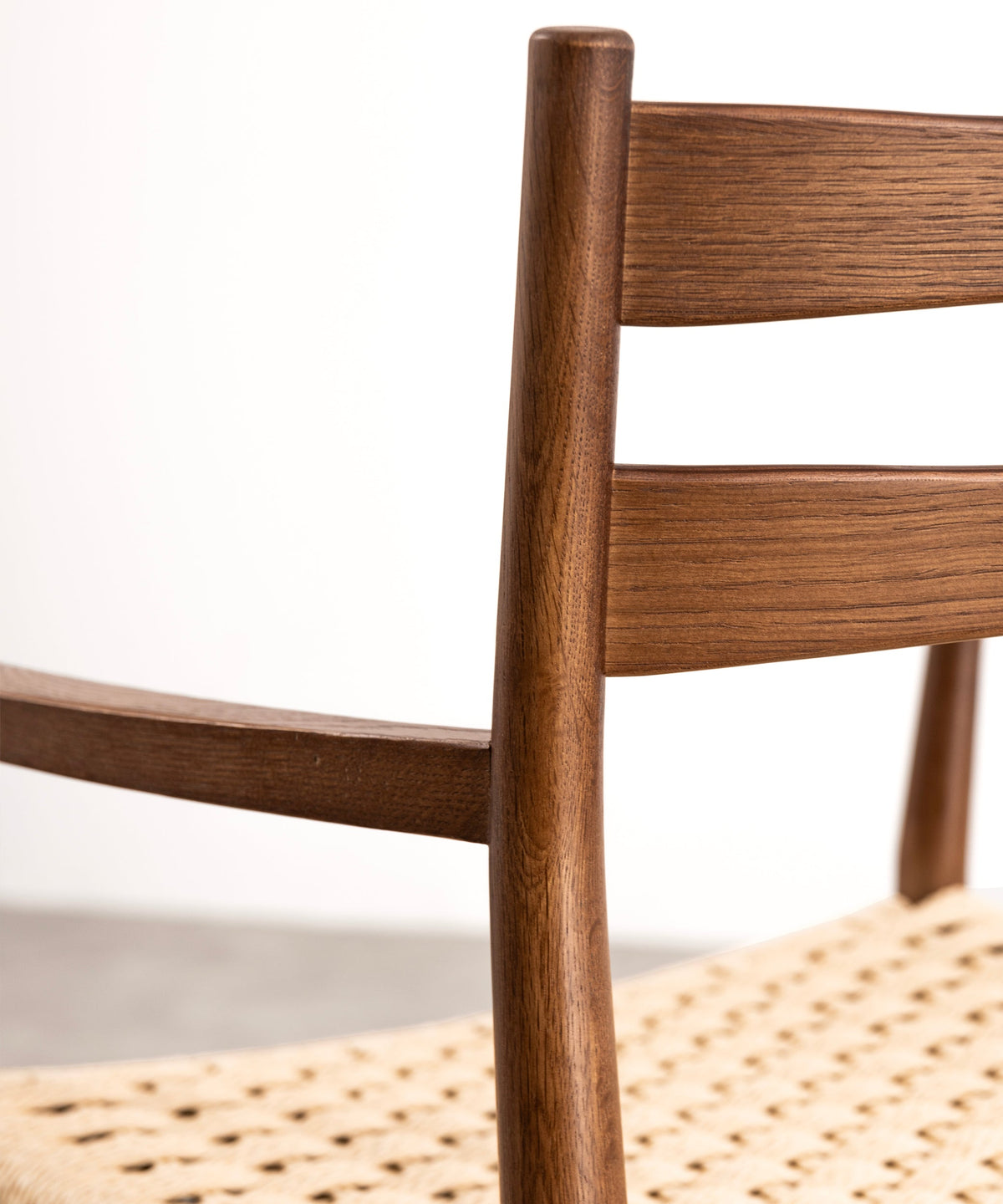 Chaise de salle à manger en bois et corde tressée Nona Arms