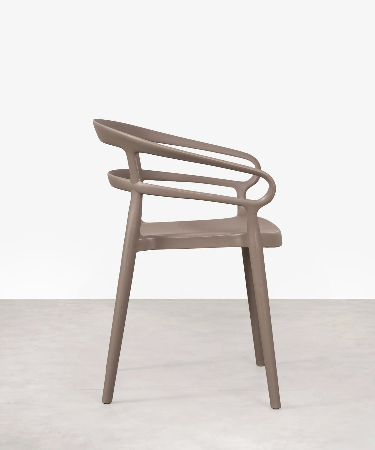 Chaise empilable en polypropylène avec accoudoirs Nil
