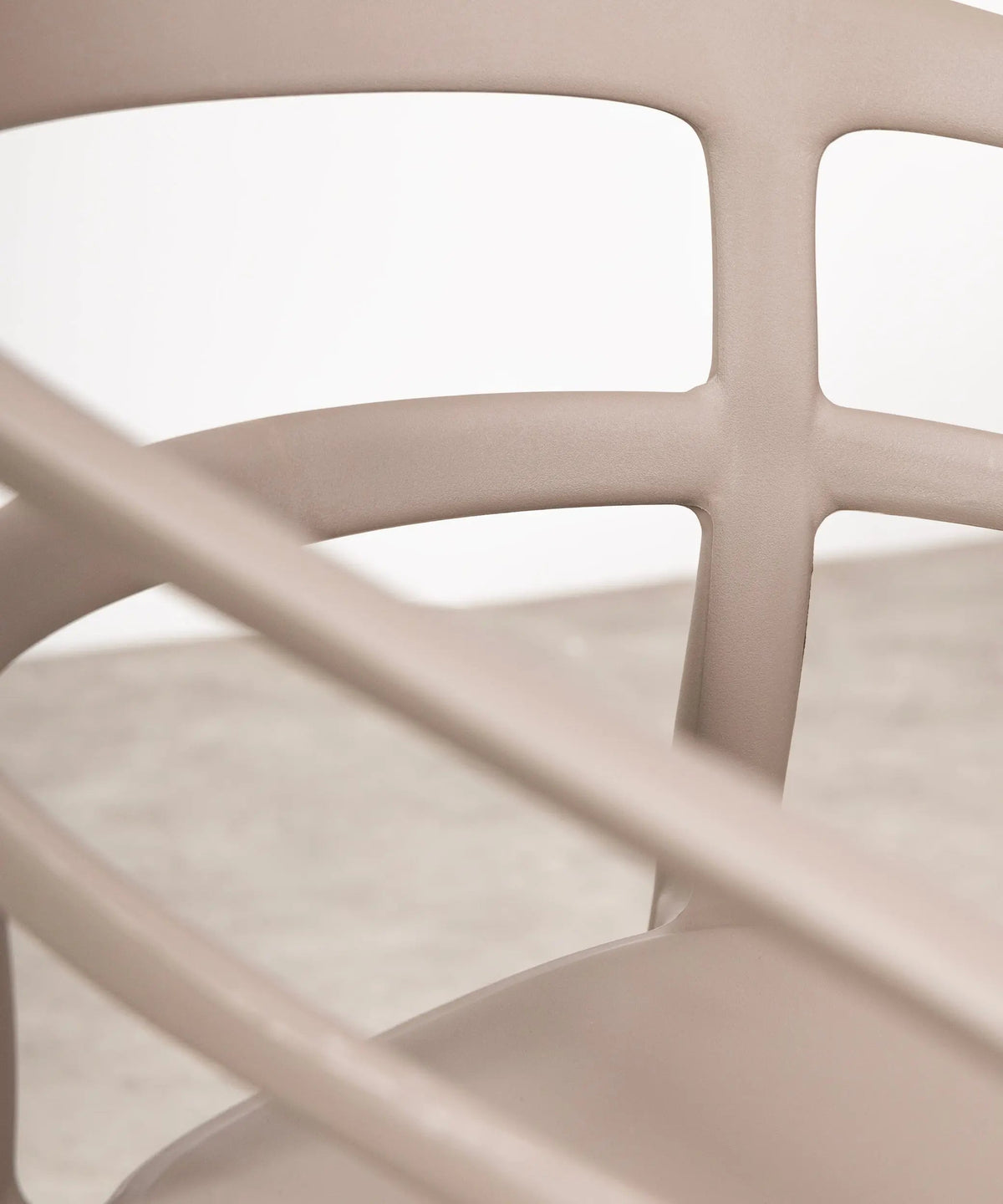 Chaise empilable en polypropylène avec accoudoirs Nil