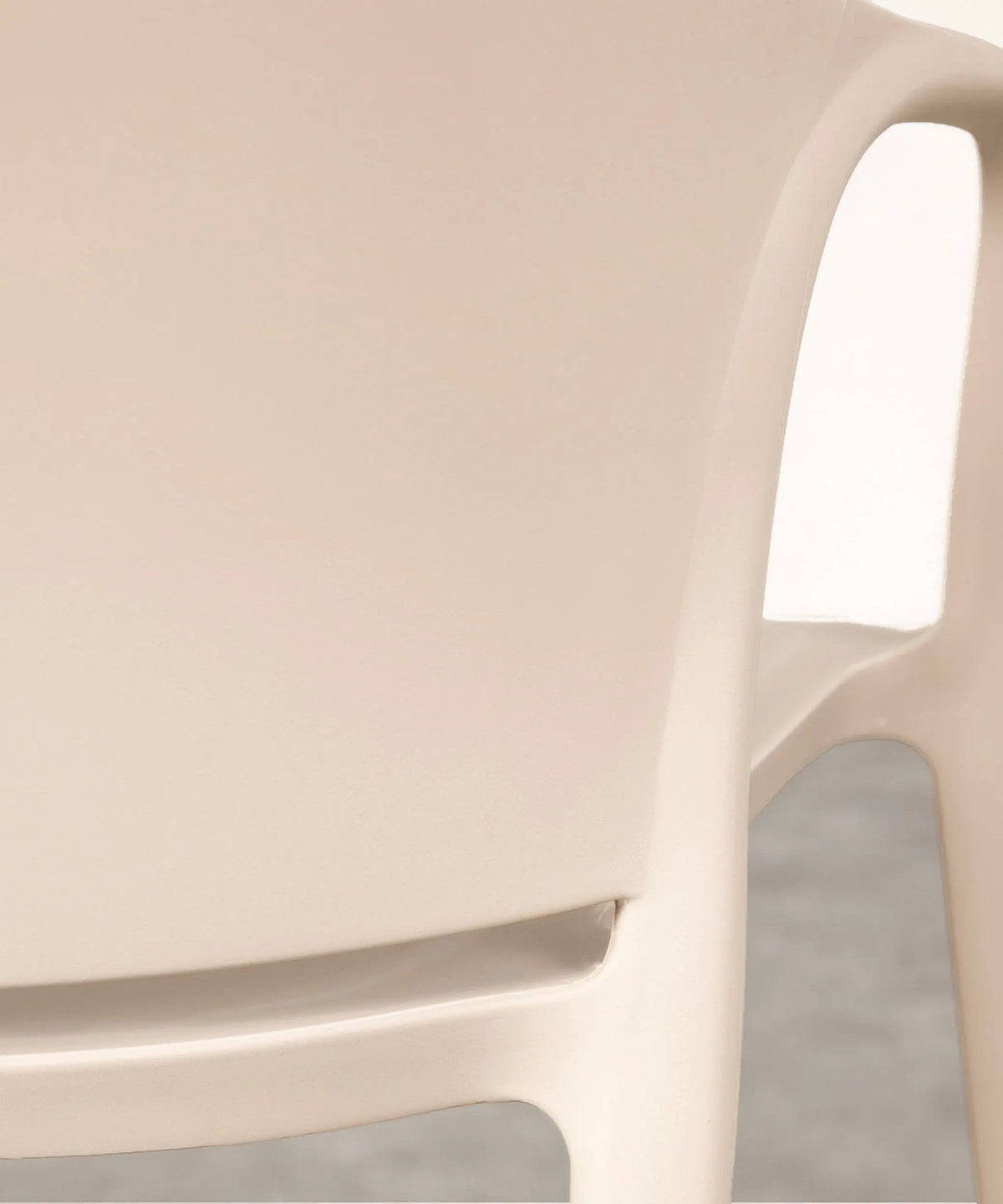 Chaise en polypropylène avec accoudoirs Pippa