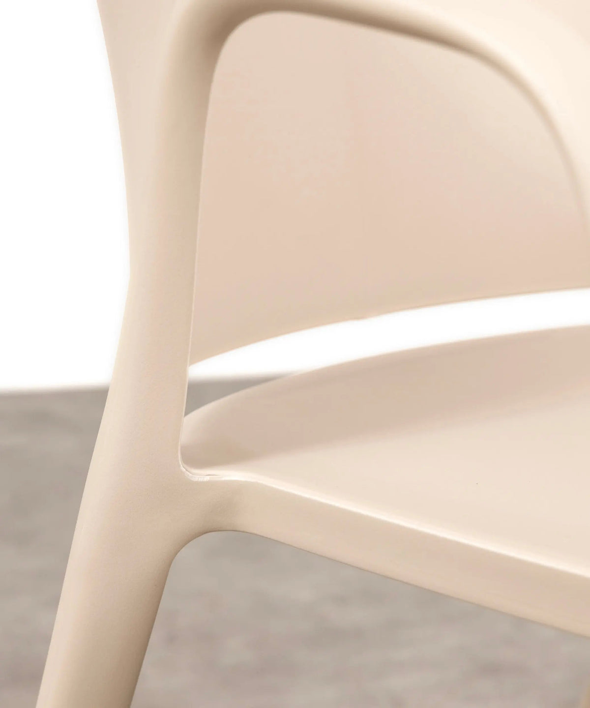 Chaise en polypropylène avec accoudoirs Pippa