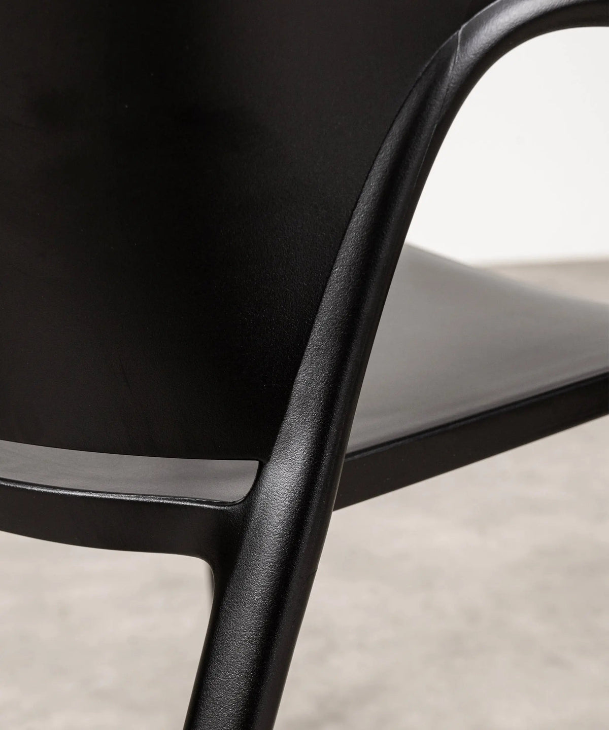 Chaise en polypropylène avec accoudoirs Pippa