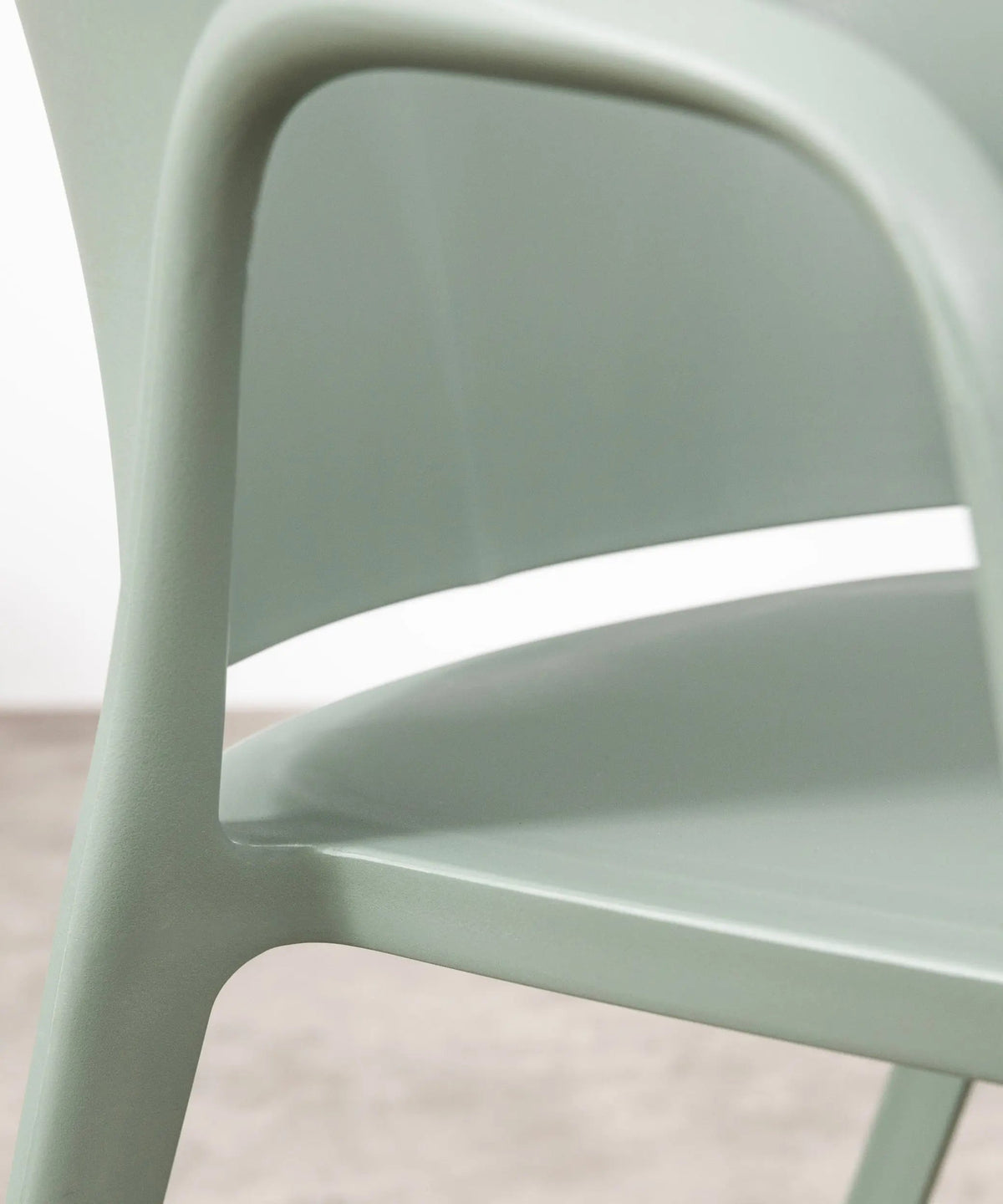 Chaise en polypropylène avec accoudoirs Pippa
