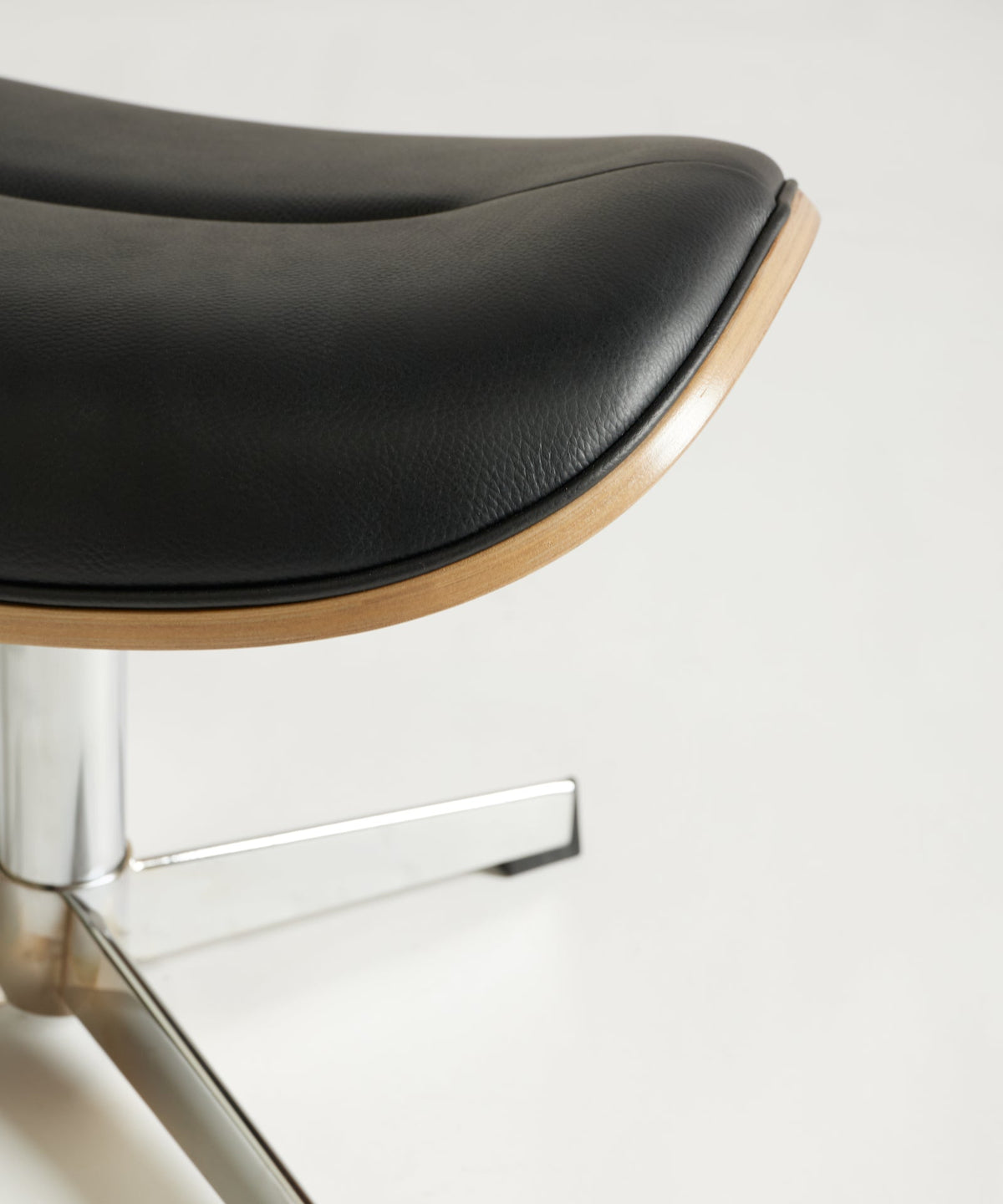 Fauteuil inclinable en bois et rembourré avec repose-pieds Osaka