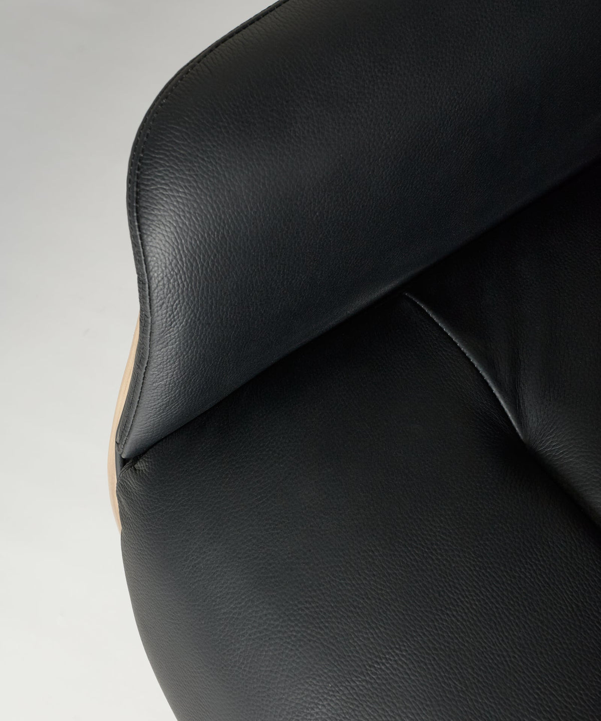 Fauteuil inclinable en bois et rembourré avec repose-pieds Osaka