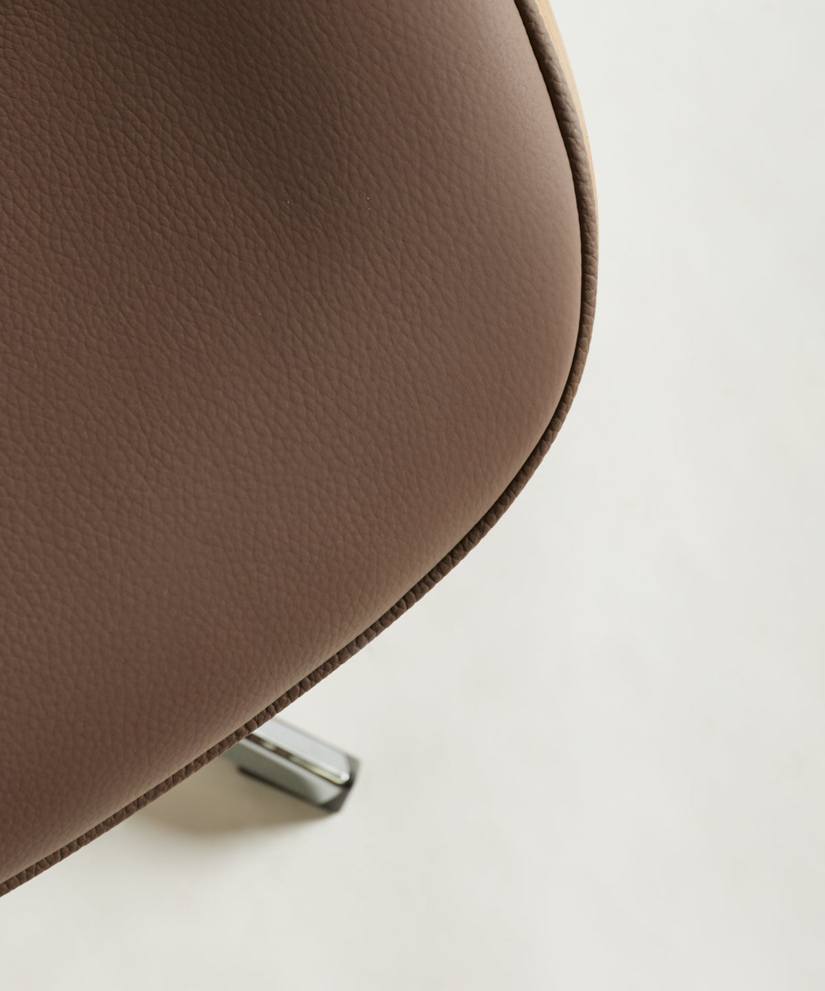 Fauteuil inclinable en bois et rembourré avec repose-pieds Osaka