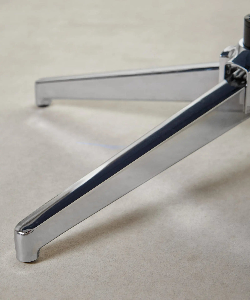Fauteuil rotatif rembourré en velours côtelé Orbit
