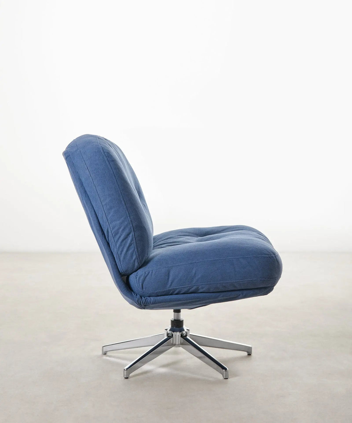 Fauteuil rotatif rembourré en velours côtelé Orbit