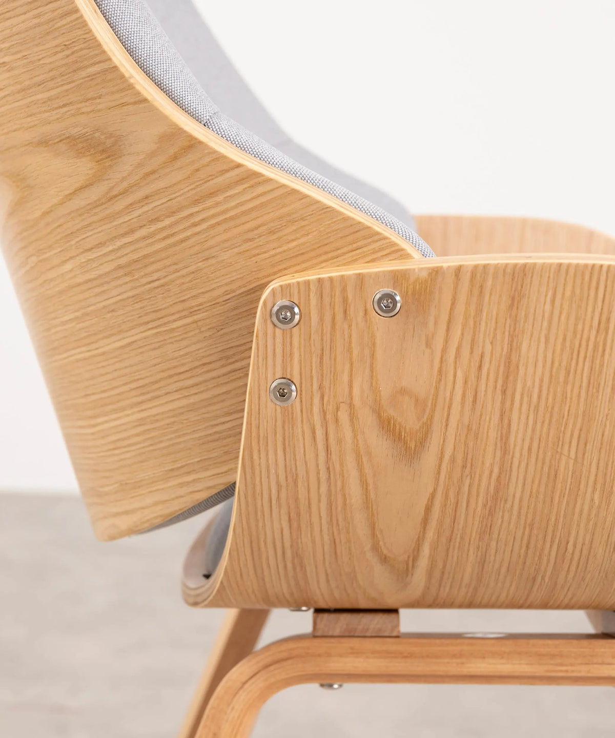 Fauteuil en bois rembourré en tissu et lin avec repose-pieds Benson