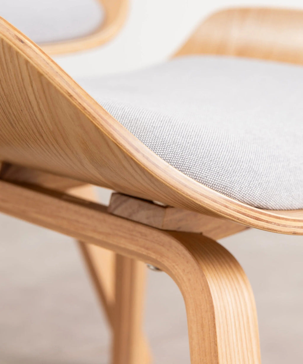 Fauteuil en bois rembourré en tissu et lin avec repose-pieds Benson