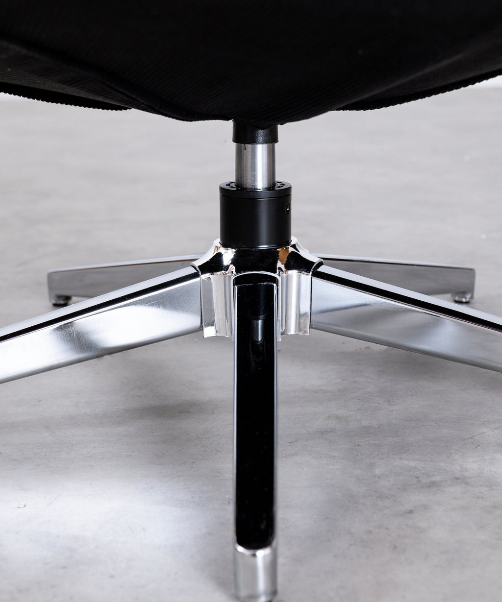 Fauteuil rotatif rembourré en velours côtelé Orbit