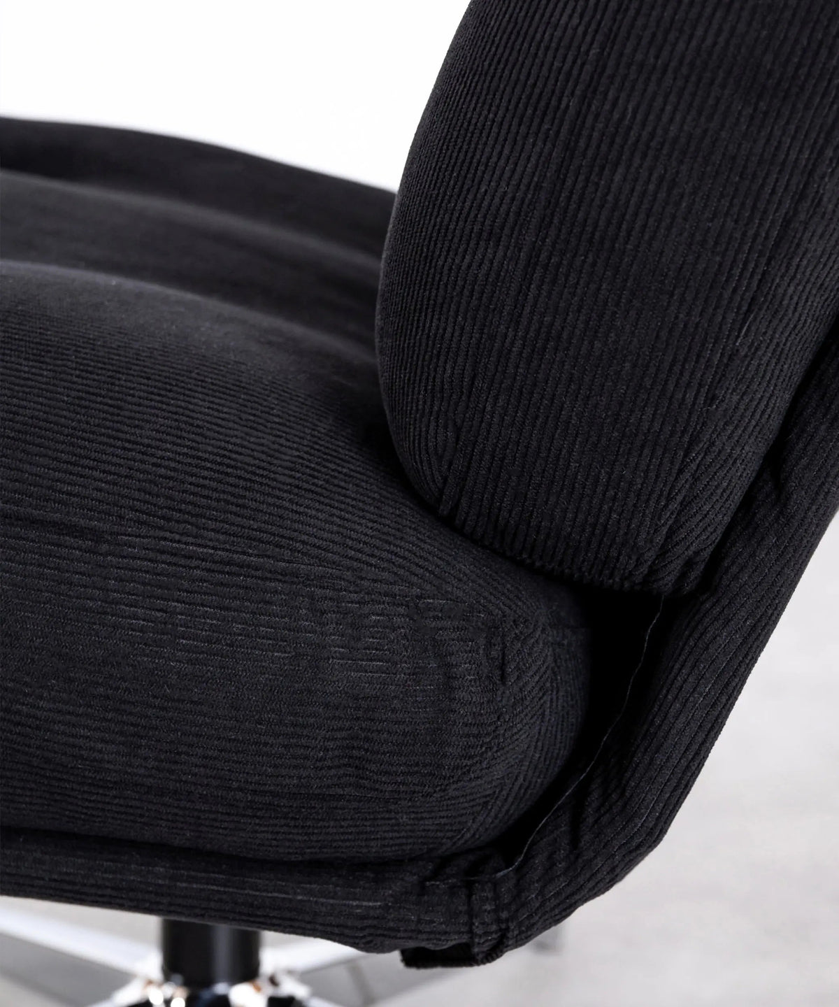Fauteuil rotatif rembourré en velours côtelé Orbit