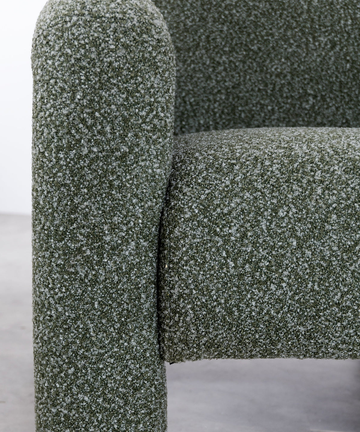 Fauteuil en tissu bouclé avec accoudoirs Cloud