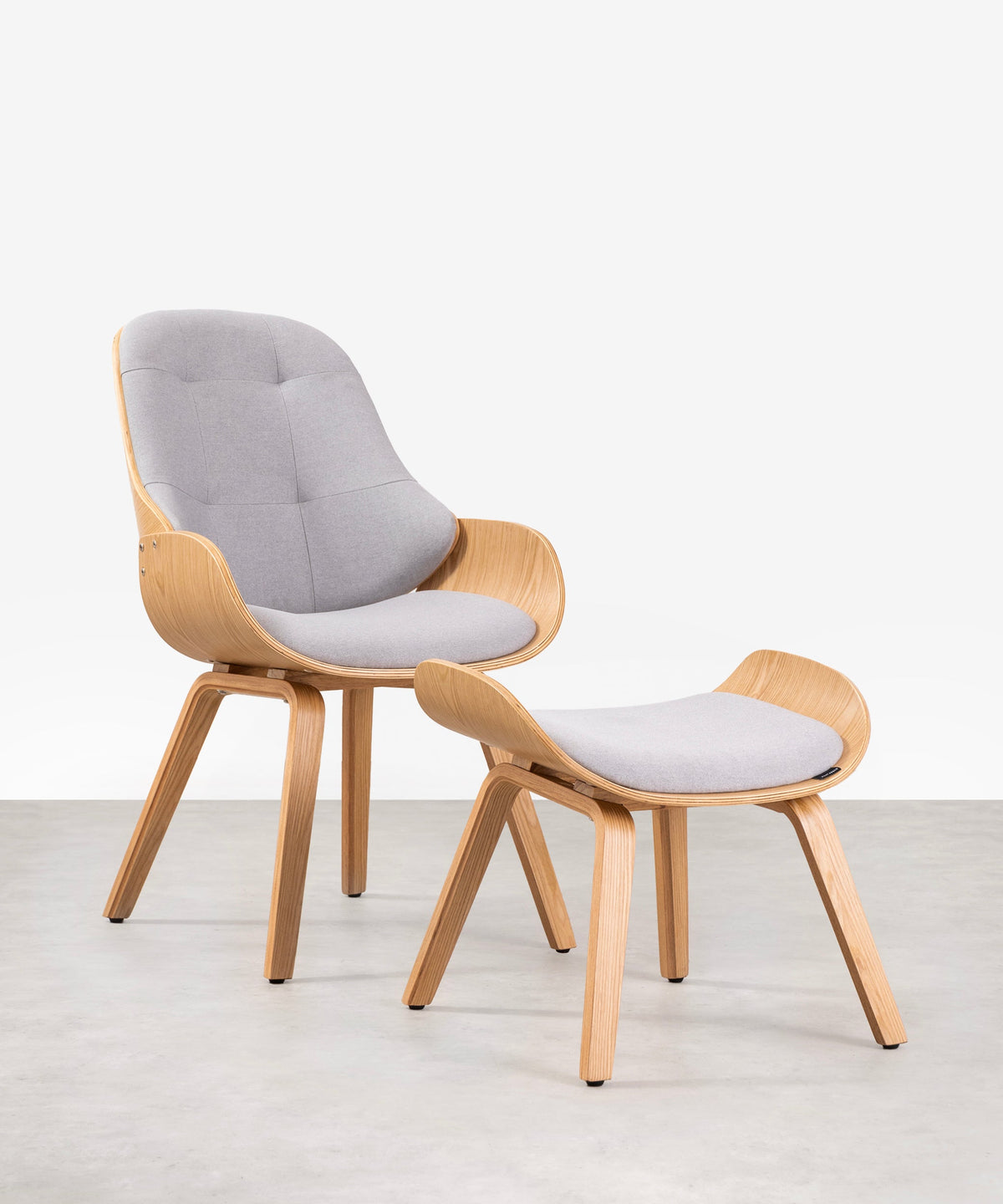Fauteuil en bois rembourré en tissu et lin avec repose-pieds Benson