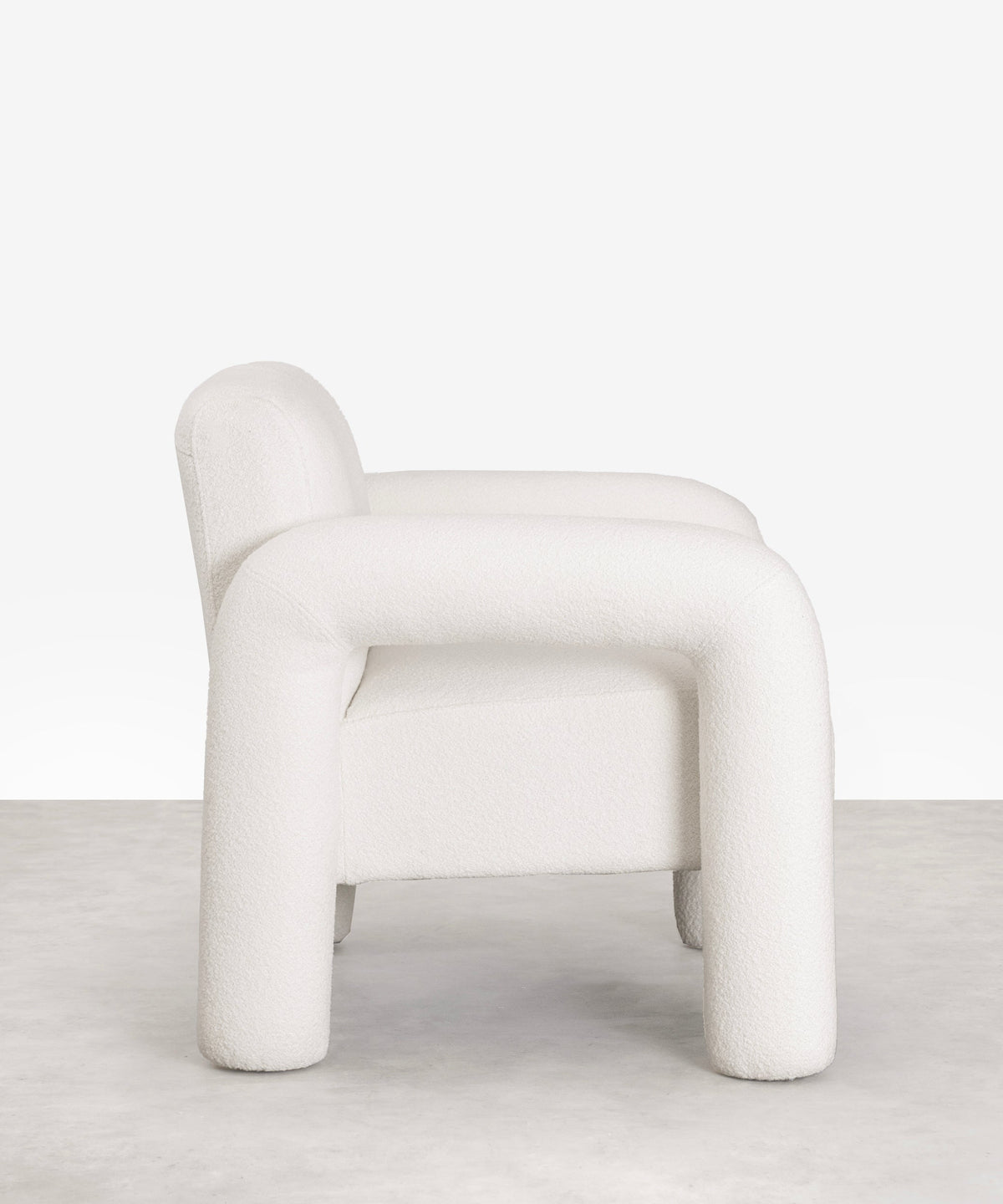 Fauteuil en tissu bouclé avec accoudoirs Cloud