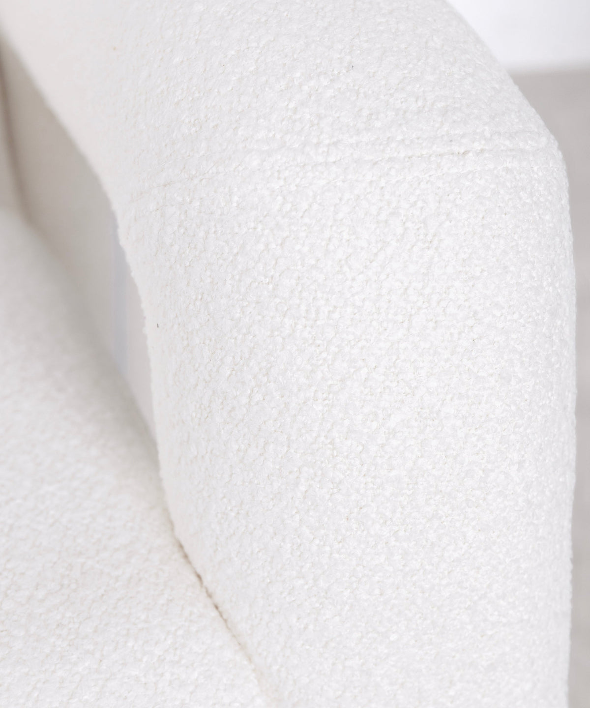 Fauteuil en tissu bouclé avec accoudoirs Cloud