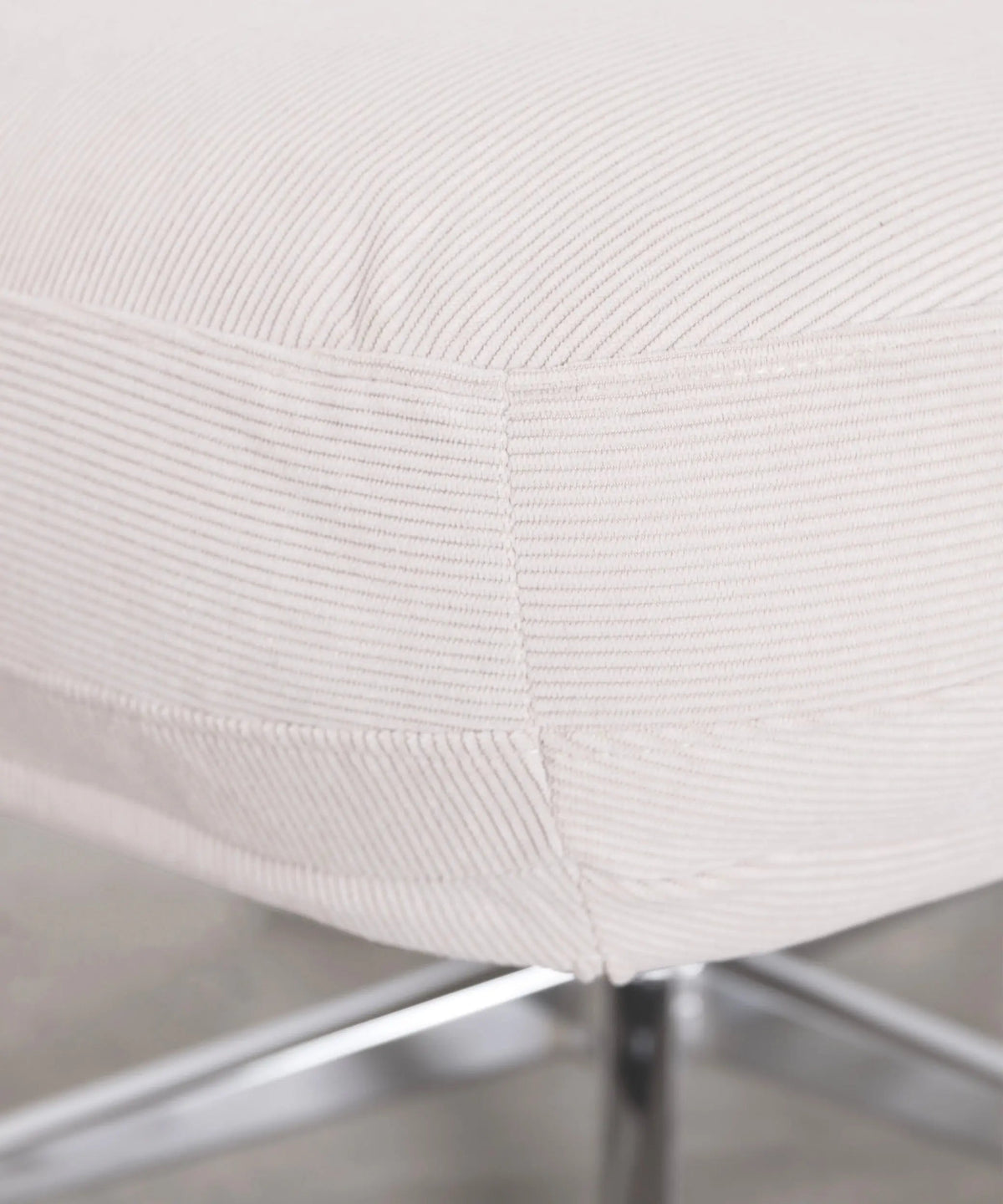 Fauteuil rotatif rembourré en velours côtelé Orbit