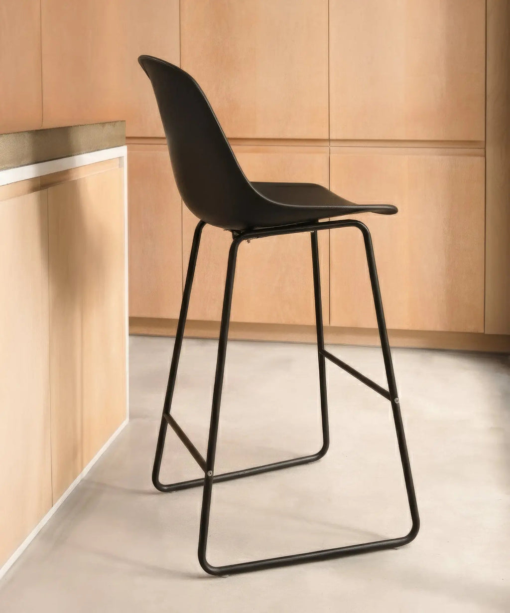 Tabouret en polypropylène et métal Veko