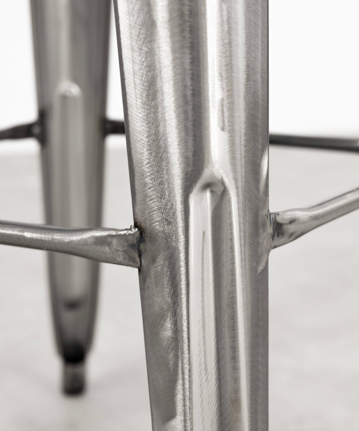 Tabouret haut en métal Tolik - Polished Edition
