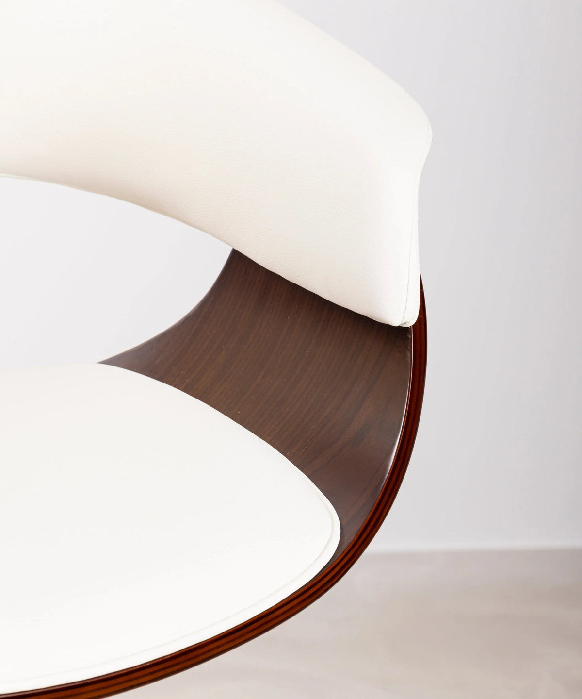 Tabouret réglable en bois et similicuir Beckett