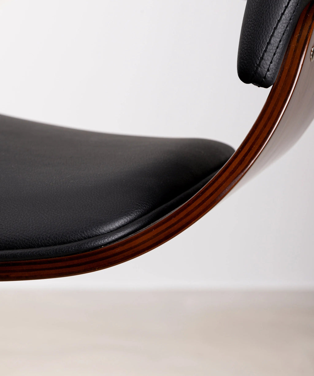 Tabouret réglable en bois et similicuir Beckett