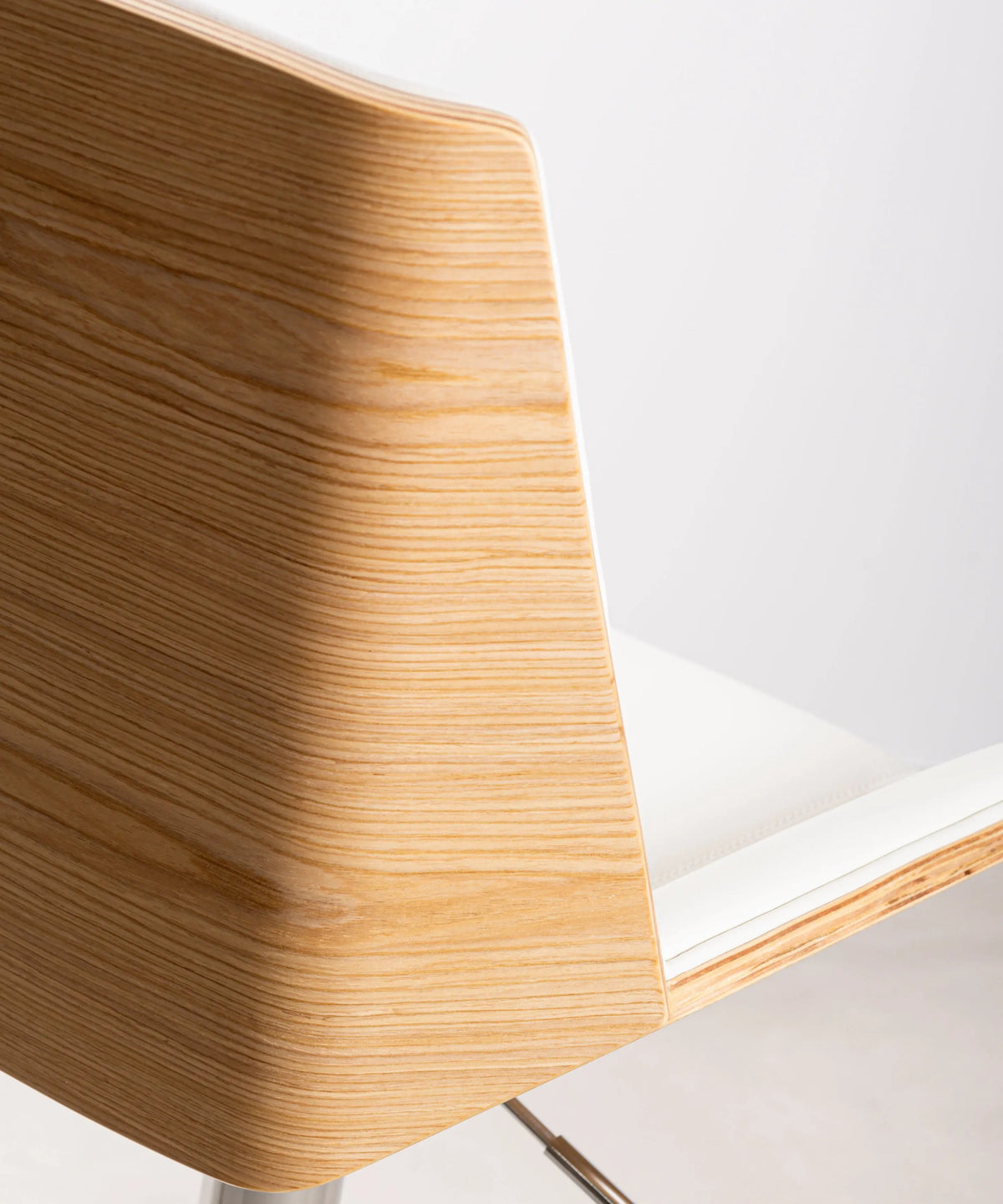 Tabouret réglable en bois et similicuir Lyssa