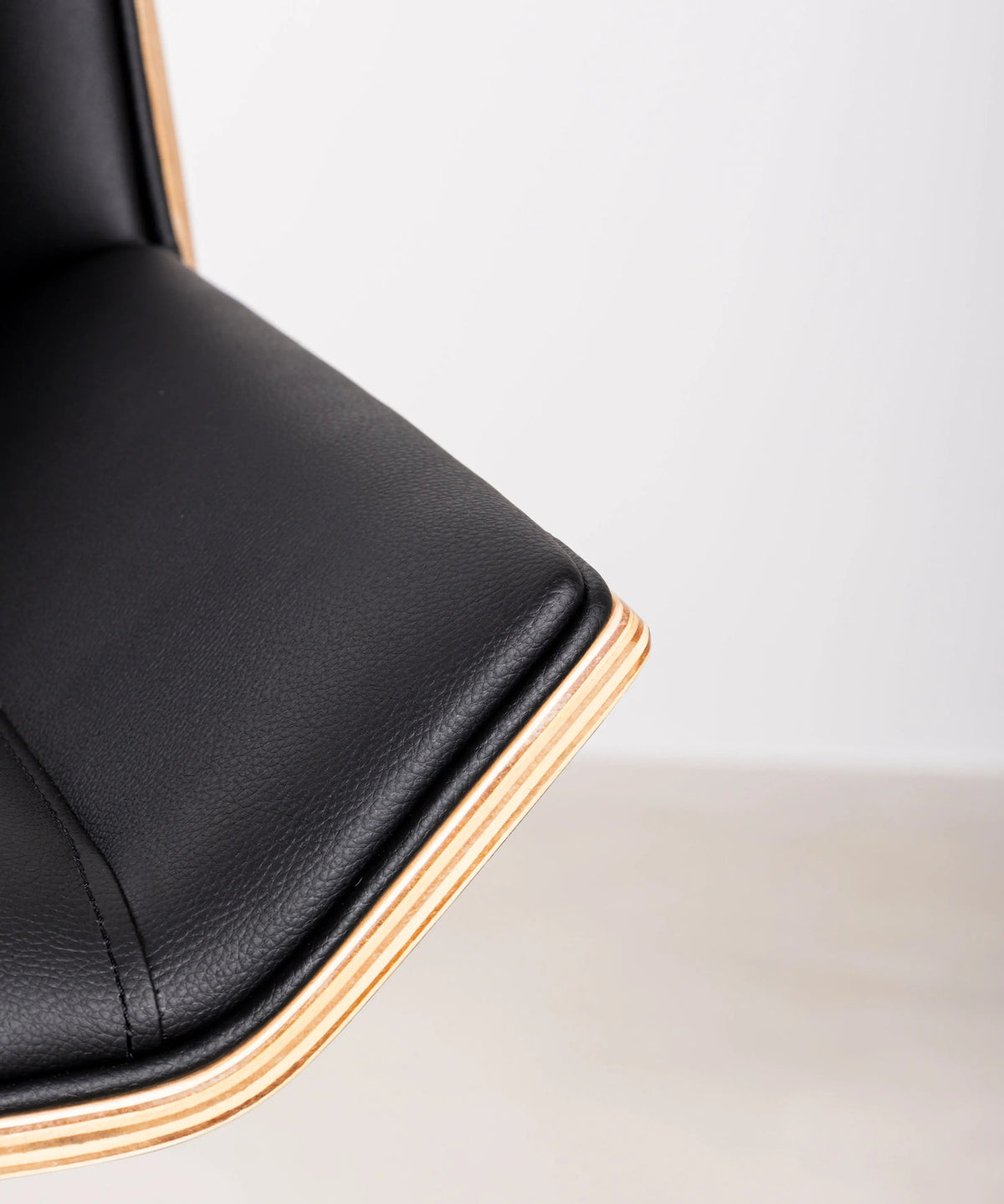 Tabouret réglable en bois et similicuir Lyssa