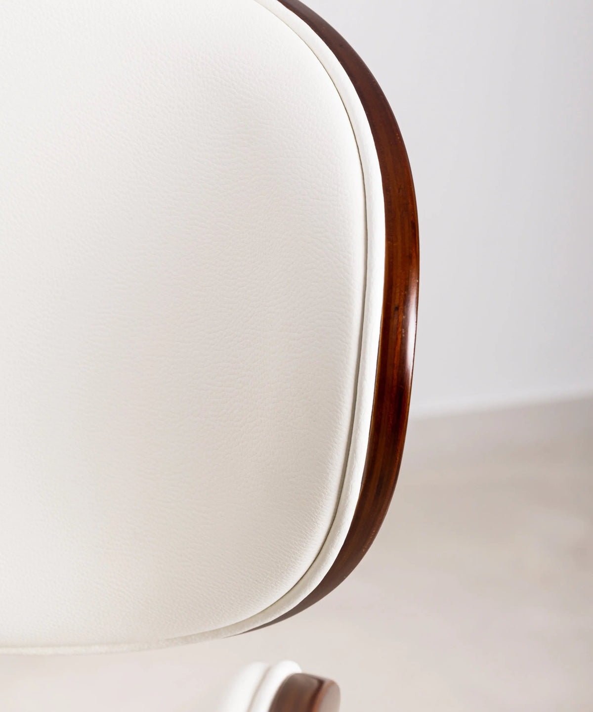 Tabouret réglable en bois et similicuir Shelley