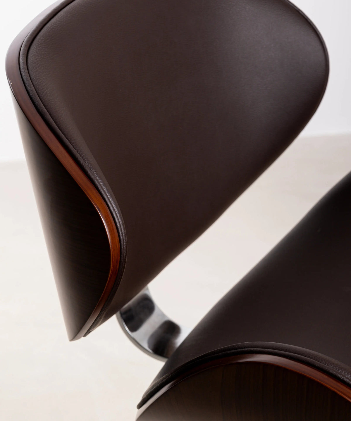 Tabouret réglable en bois et similicuir Shelley