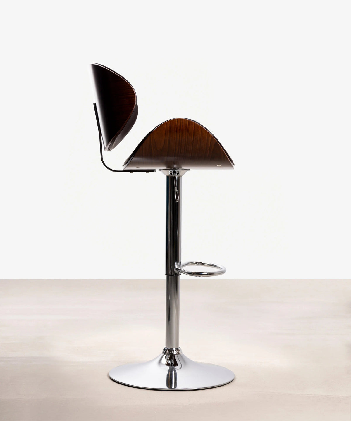 Tabouret réglable en bois et similicuir Shelley