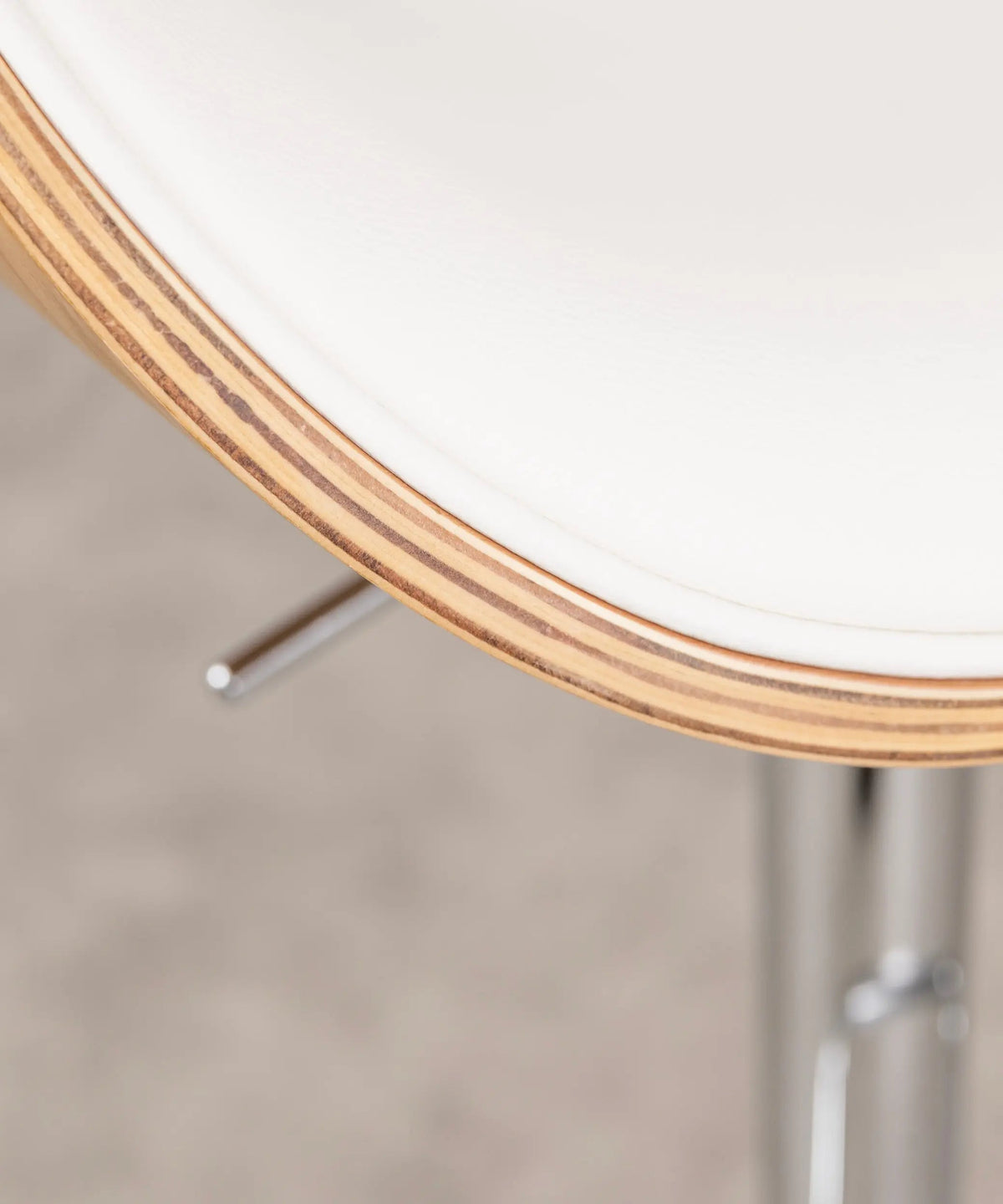 Tabouret réglable en bois et similicuir Shelley