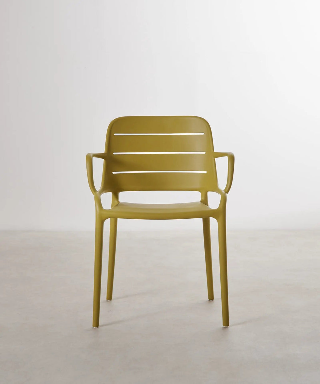Chaise empilable en polypropylène avec accoudoirs Mila