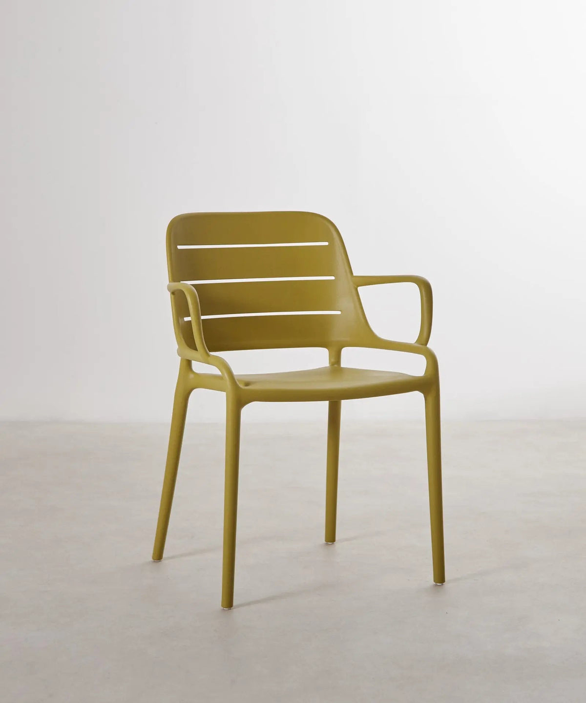 Chaise empilable en polypropylène avec accoudoirs Mila
