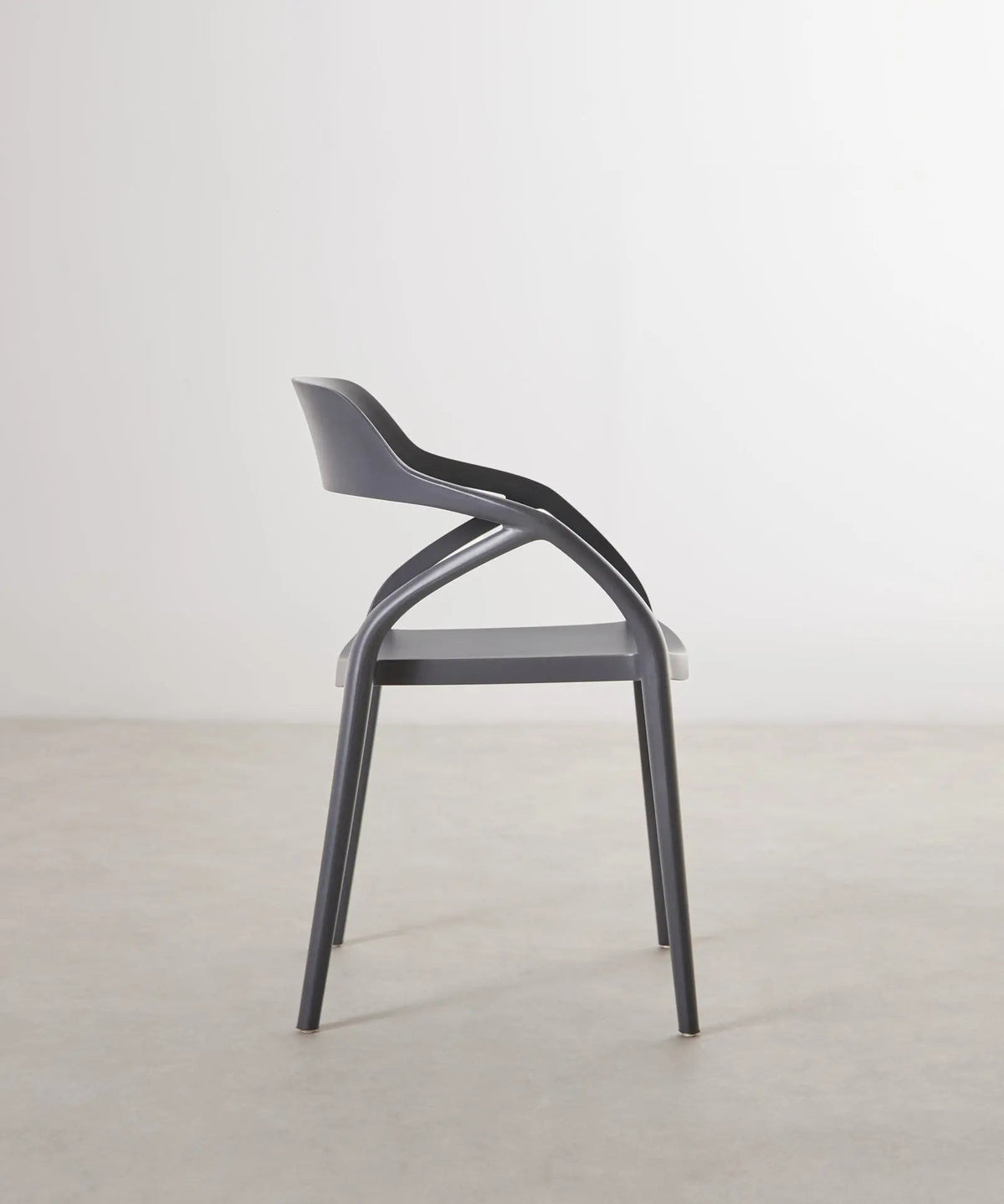 Chaise empilable Grace en polypropylène - Édition Limitée